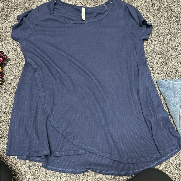 Never worn T-shirt - Picture 1 of 2